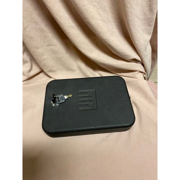 GunVault NanoVault NV200 Safe for Auto Home Travel W/ Keys & Cable - Picture 1 of 2